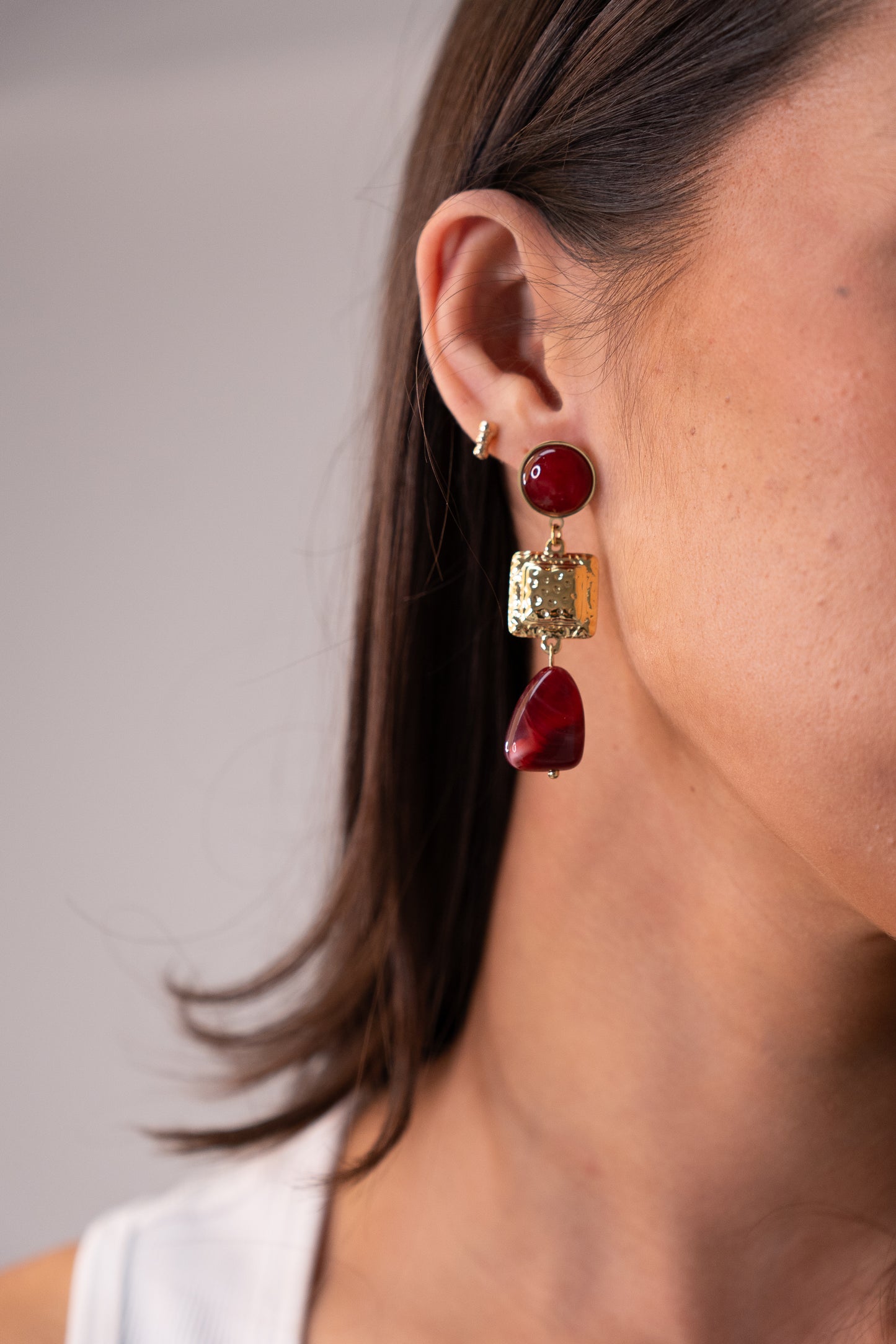Polly Resin Dangle Earring In Burgundy