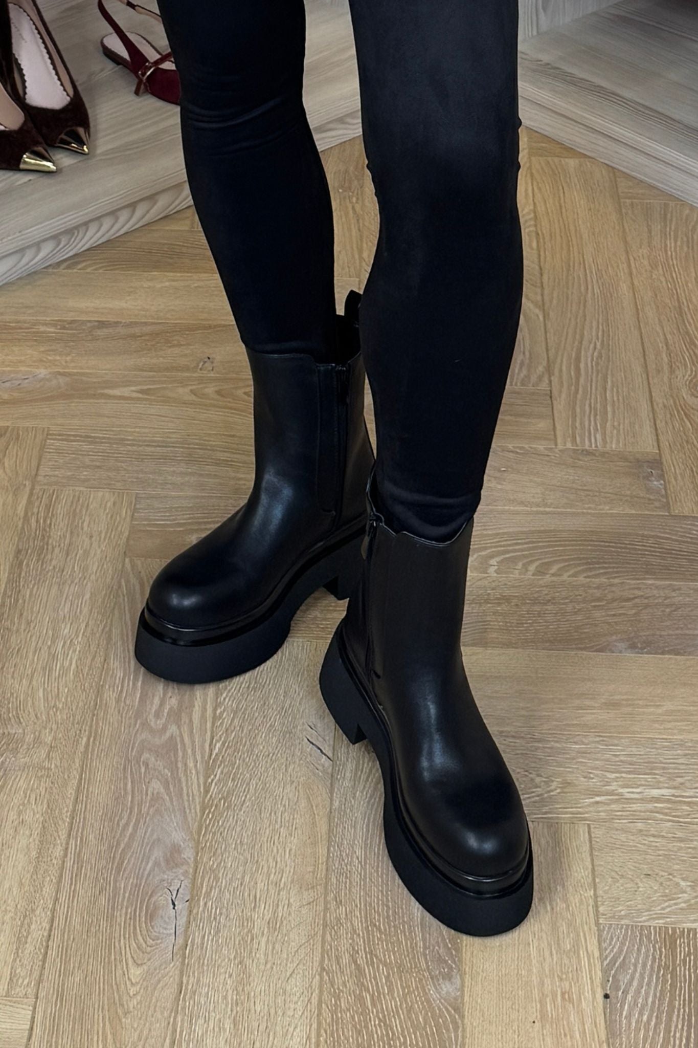 Sadie Chunky Chelsea Boot In Black