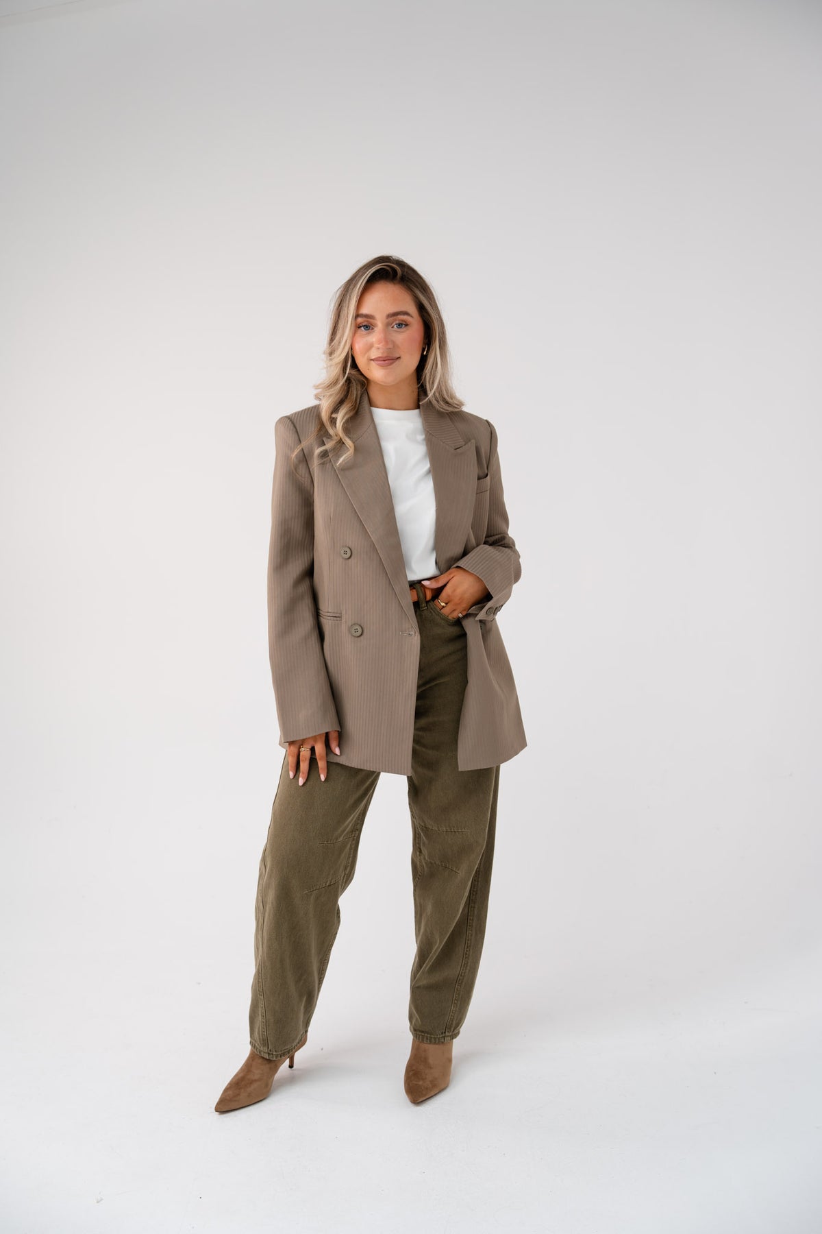 Love Laura Refined Blazer In Taupe