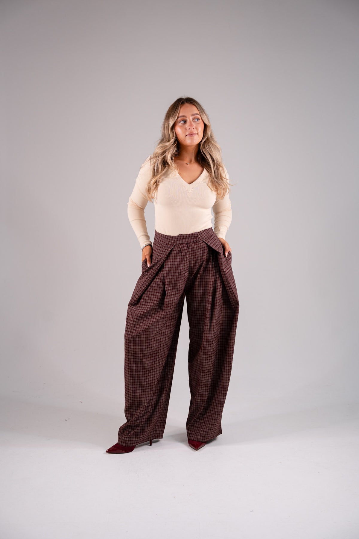 Kendra Pleated Barrell Trousers In Bordeaux Check