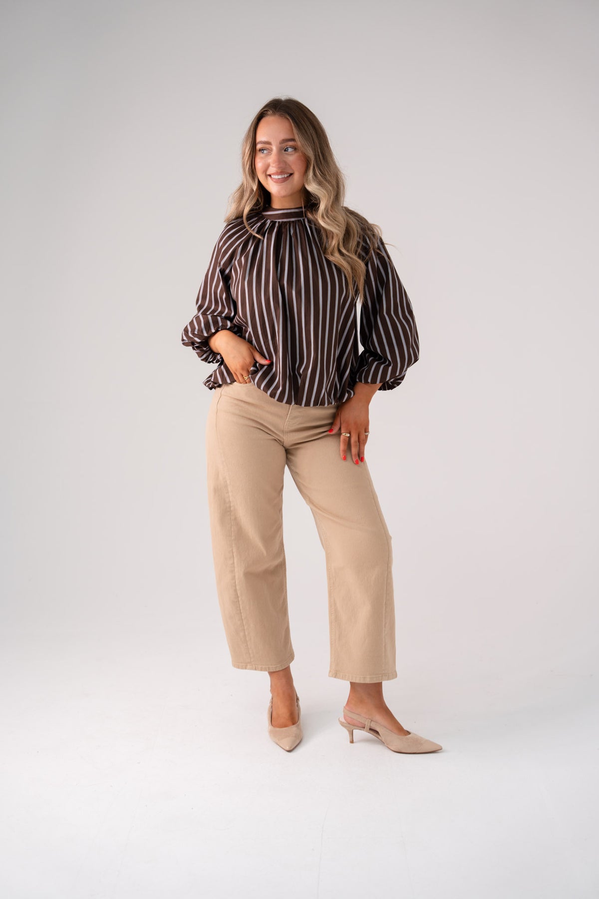 Kendra Stripe Bow Collar Top In Coffee