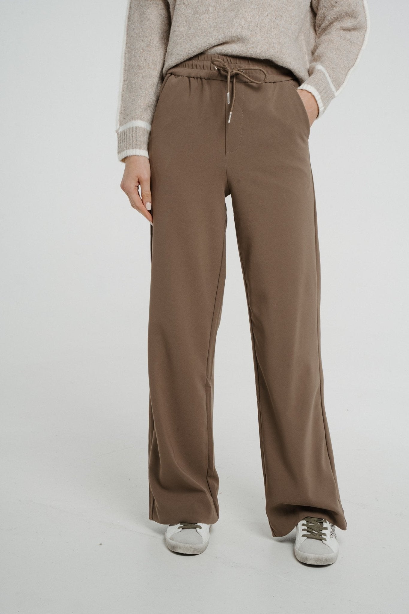 http://walkinwardrobeonline.com/cdn/shop/products/freya-wide-leg-trouser-in-taupe-549585.jpg?v=1702139550