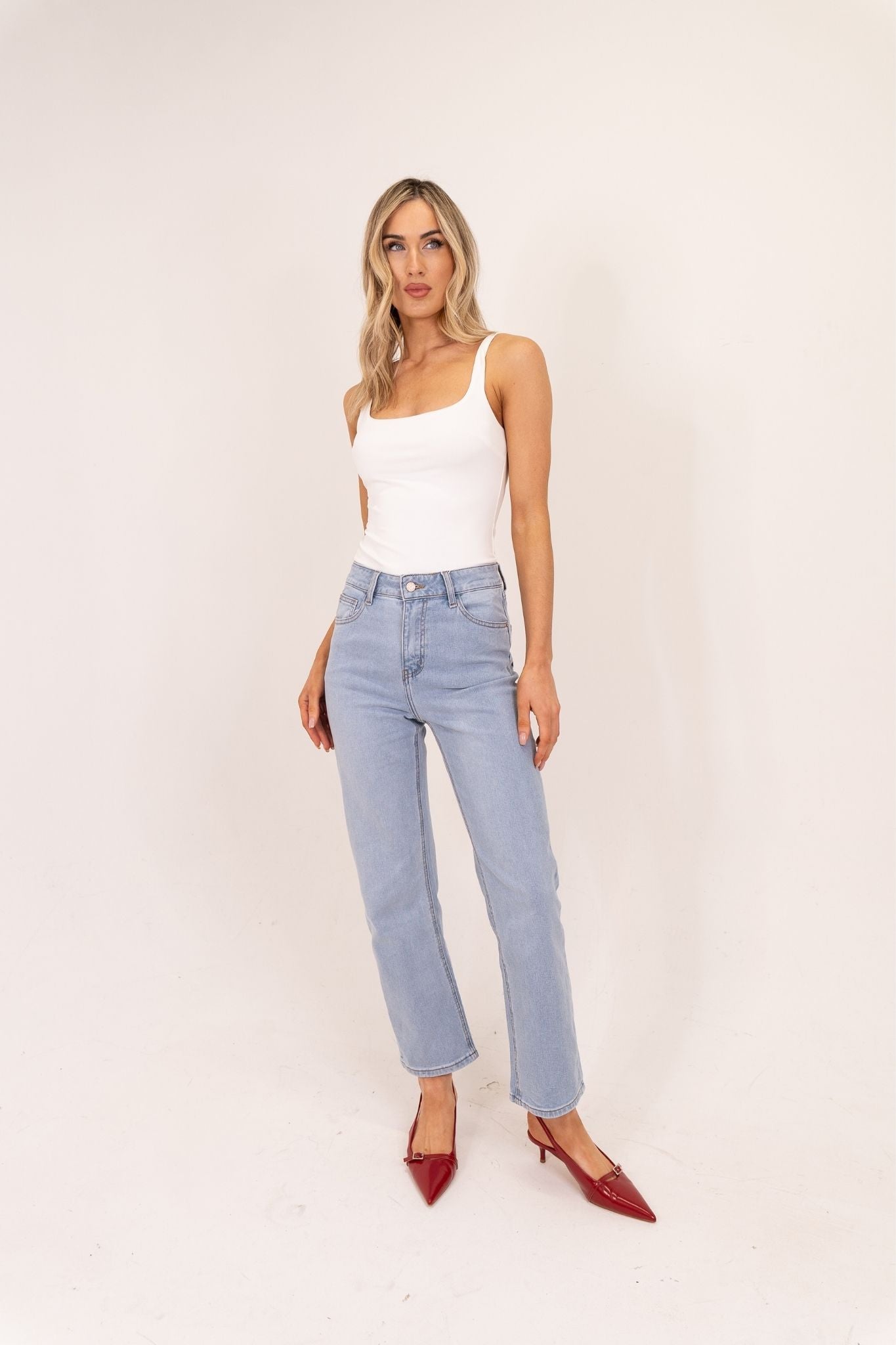 Cindy Straight Leg Jeans In Light Wash