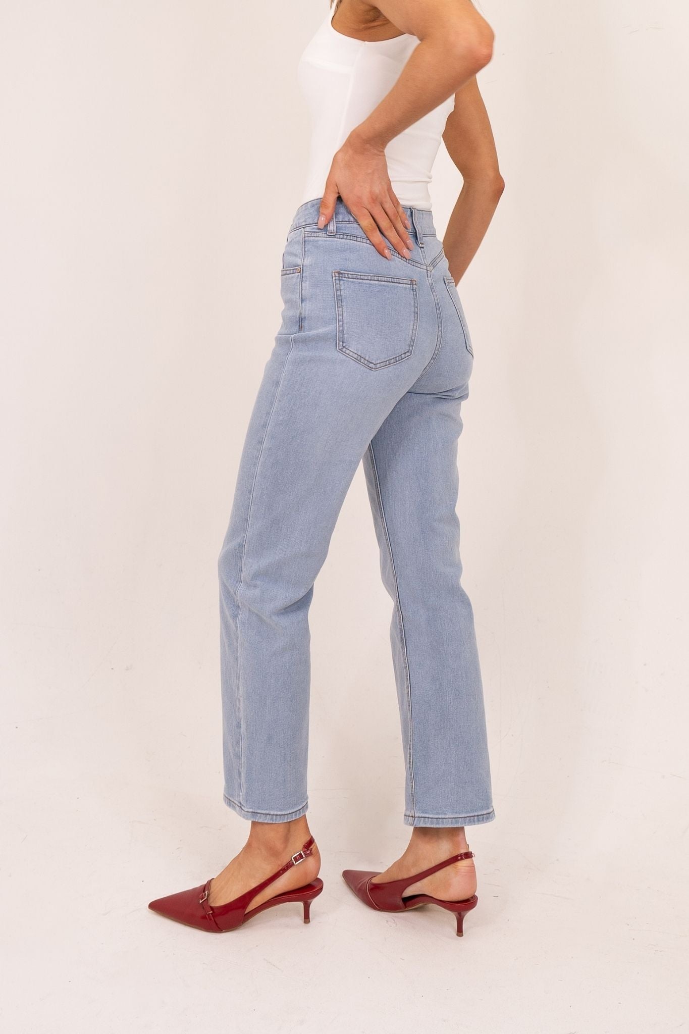 Cindy Straight Leg Jeans In Light Wash