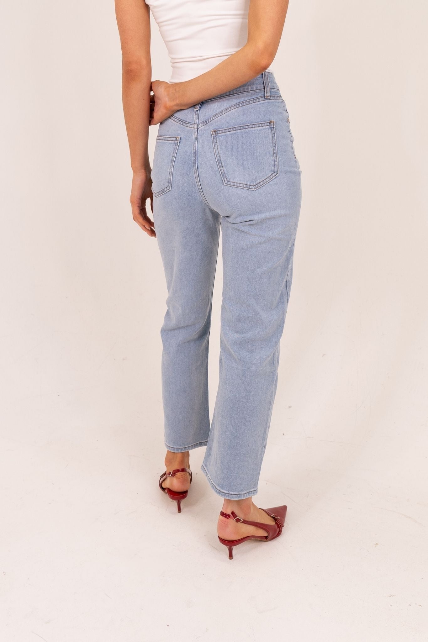 Cindy Straight Leg Jeans In Light Wash