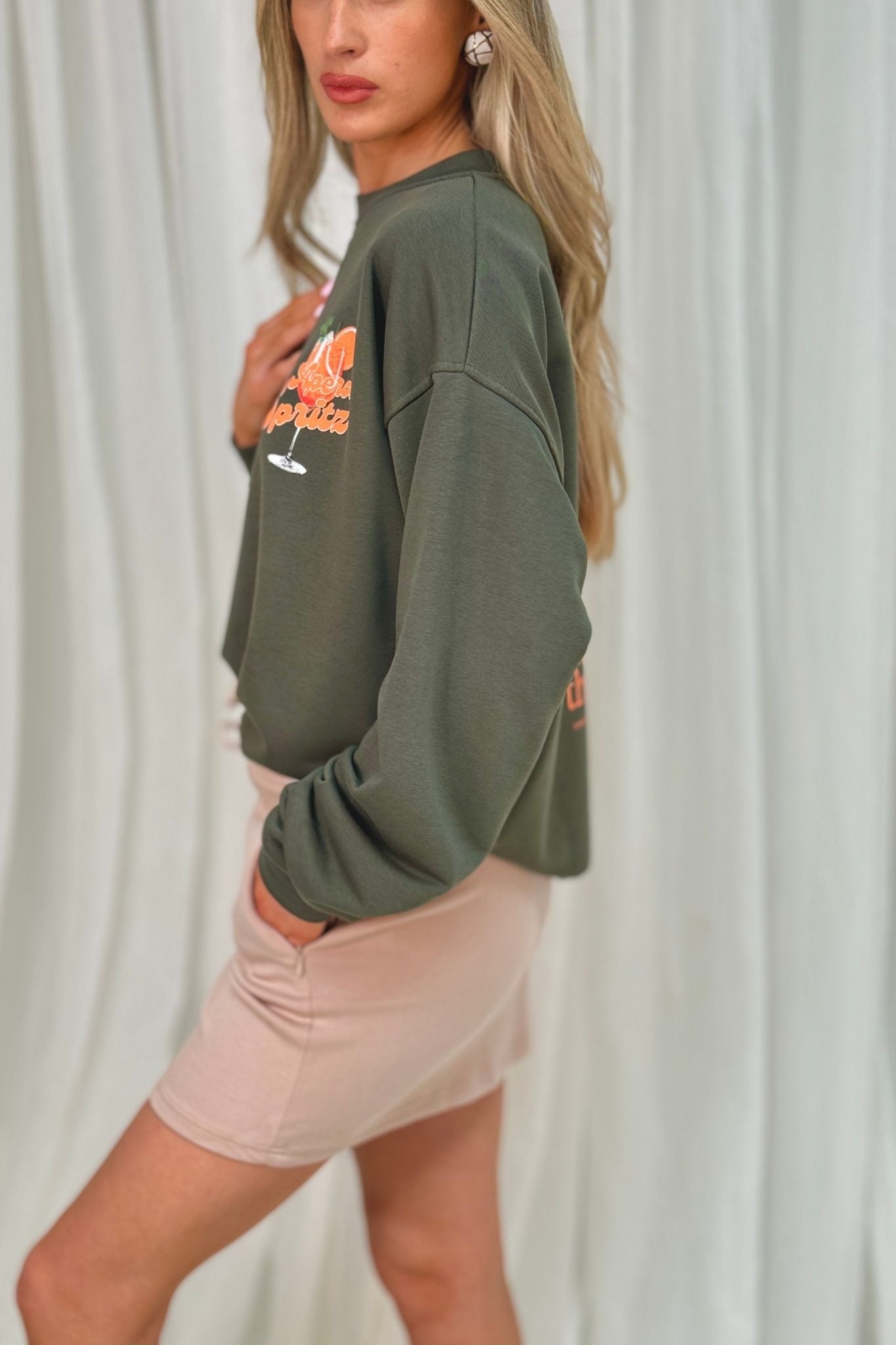 Melanie Cocktail Graphic Sweatshirt In Khaki