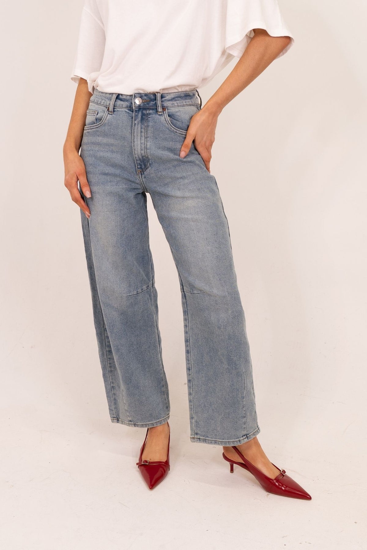 Freya Wide Balloon Jeans In Light Wash