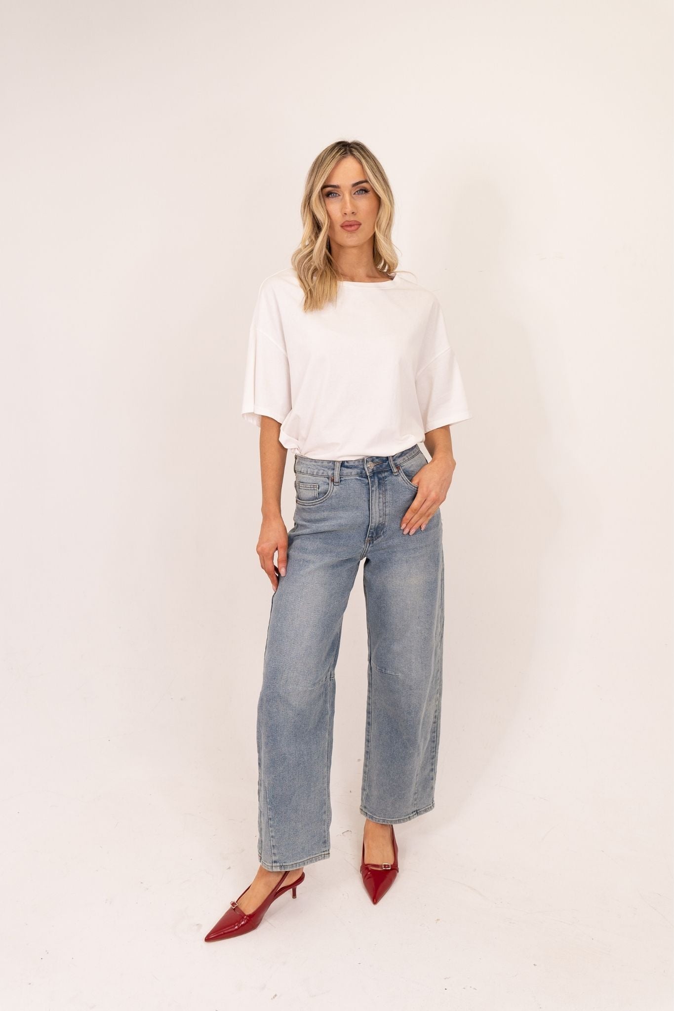 Freya Wide Balloon Jeans In Light Wash