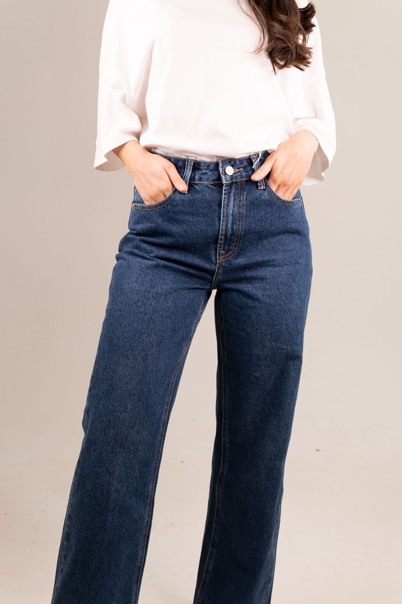 Cindy Wide Leg Jeans In Mid Wash