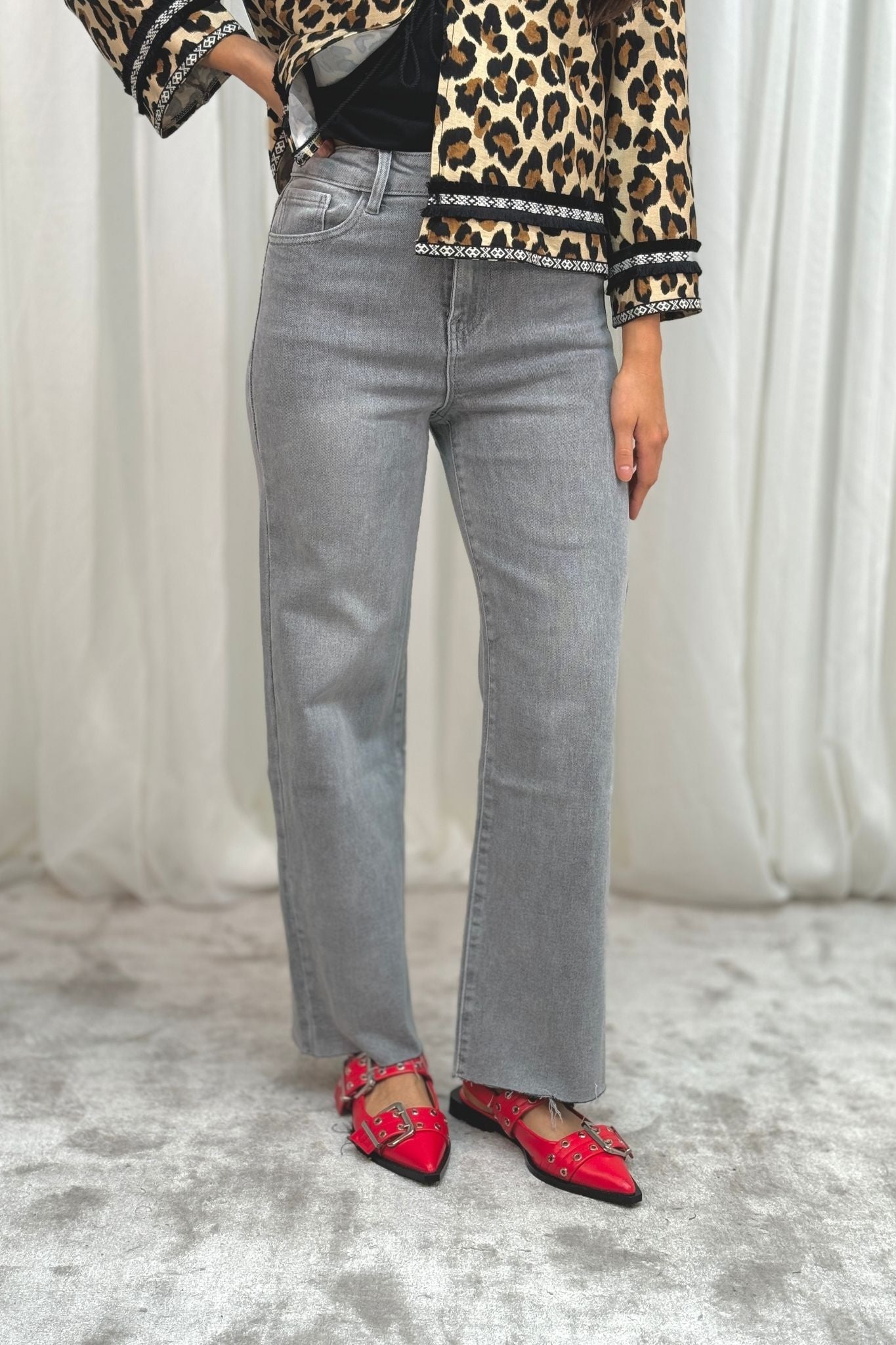 Lynne Wide Leg Jeans In Grey