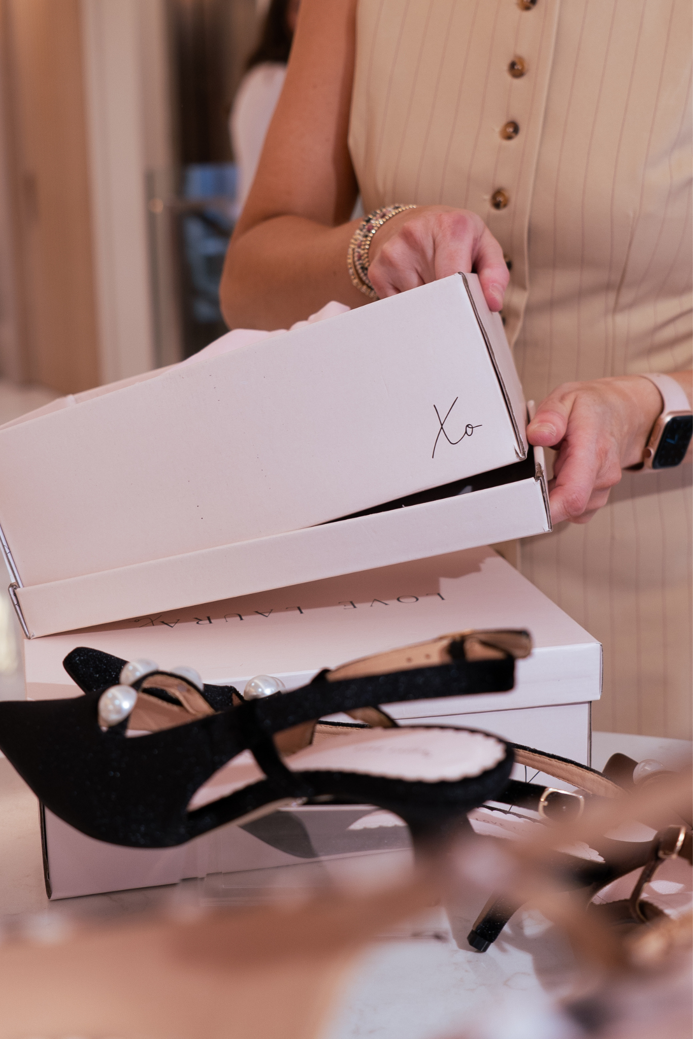 Love Laura Pearl Detail Kitten Heel In Black