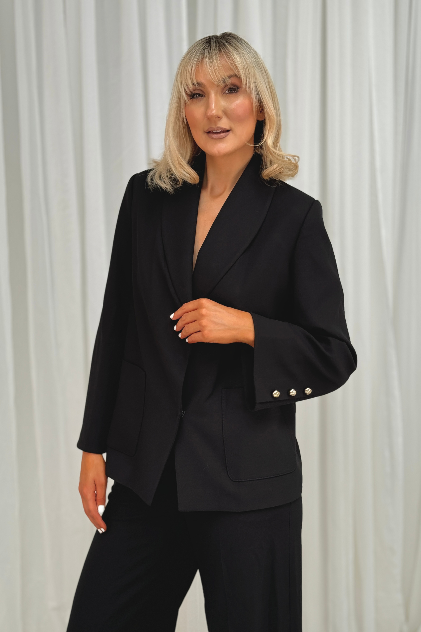 Eva Belted Blazer In Black