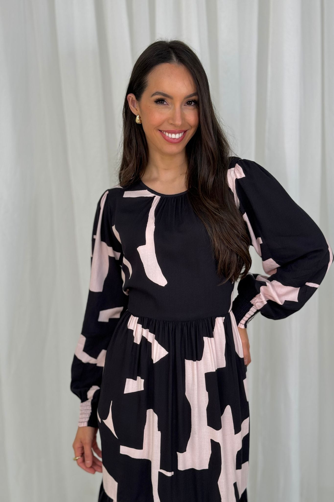 Frankie Tiered Midi Dress In Black & Pink