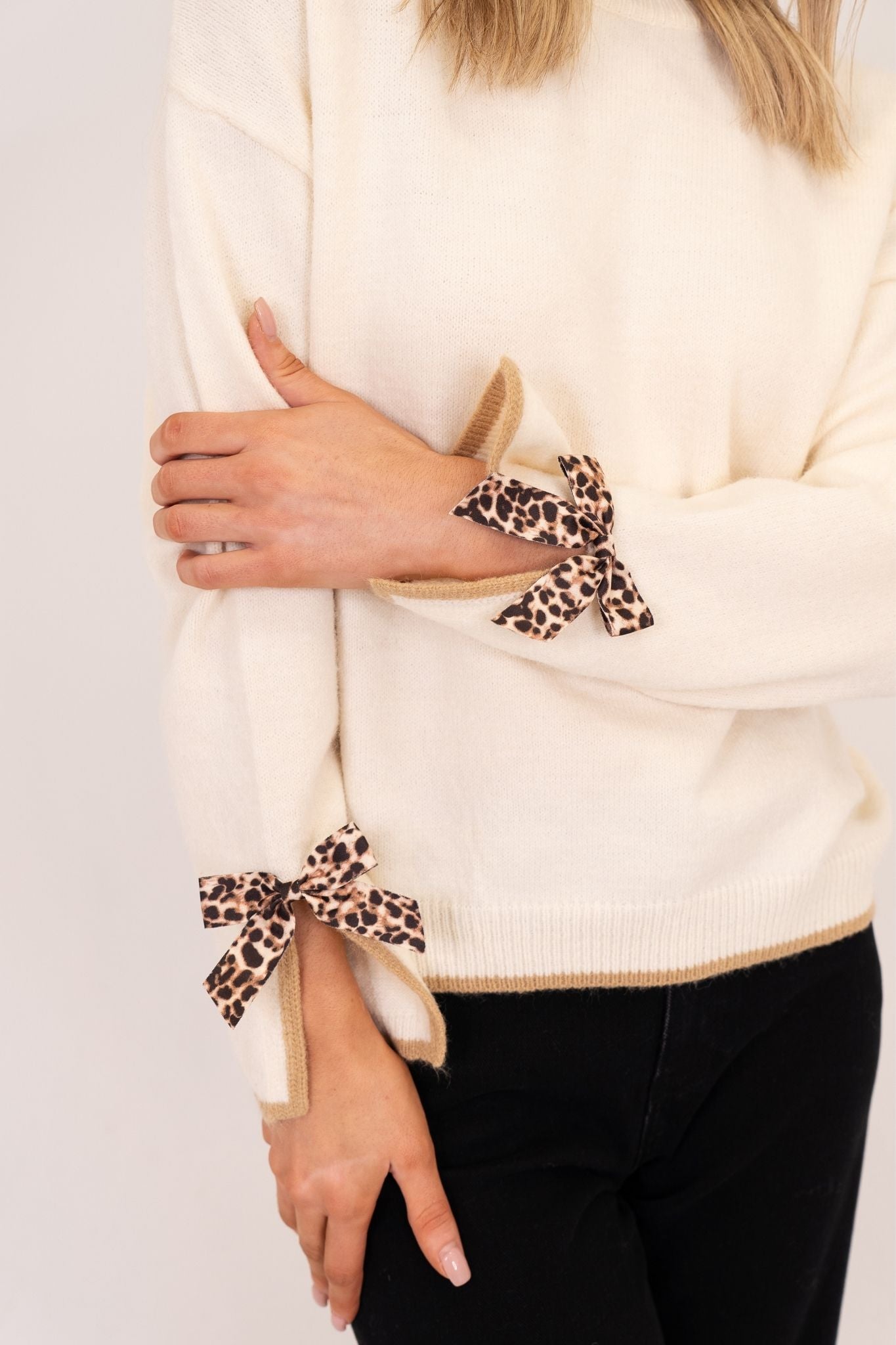 Kendra Leopard Bow Cuff Jumper In Cream