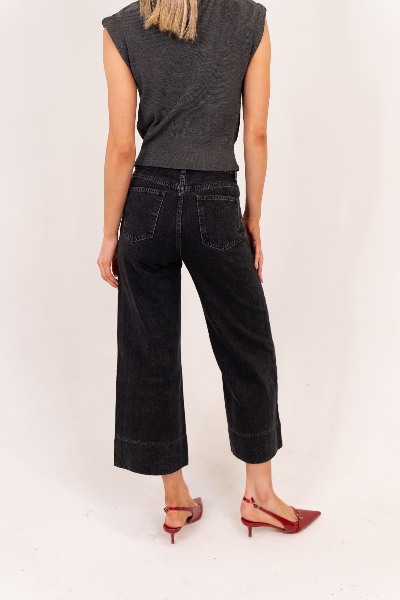 Cindy Wide Crop Jeans In Grey Wash