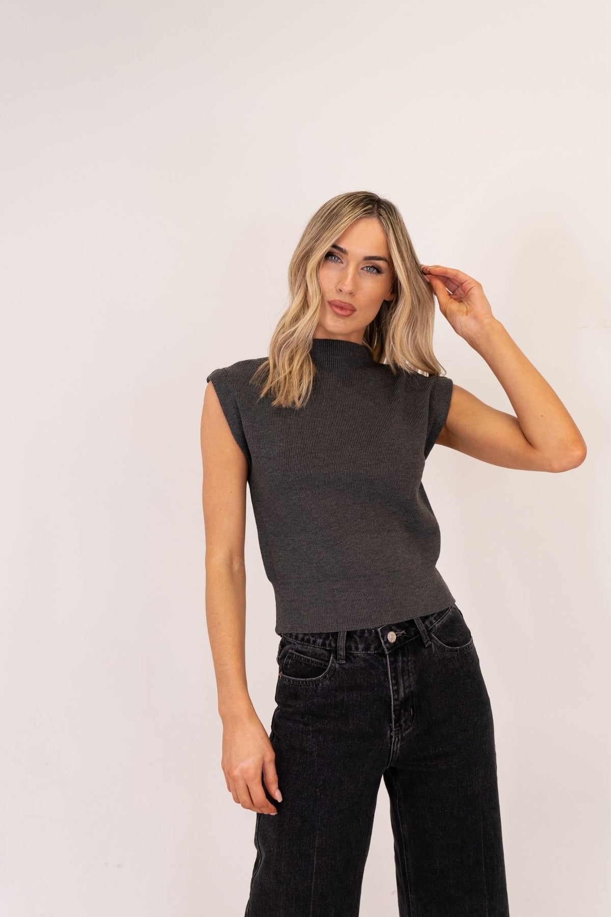 Lila Sleeveless Knit In Grey