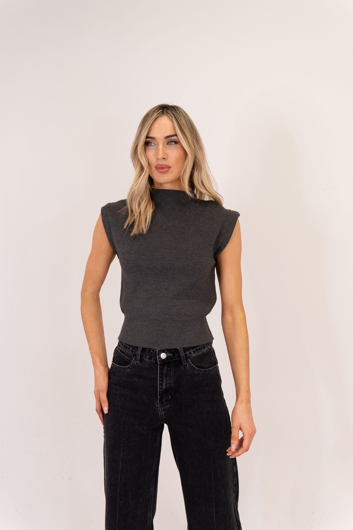 Lila Sleeveless Knit In Grey