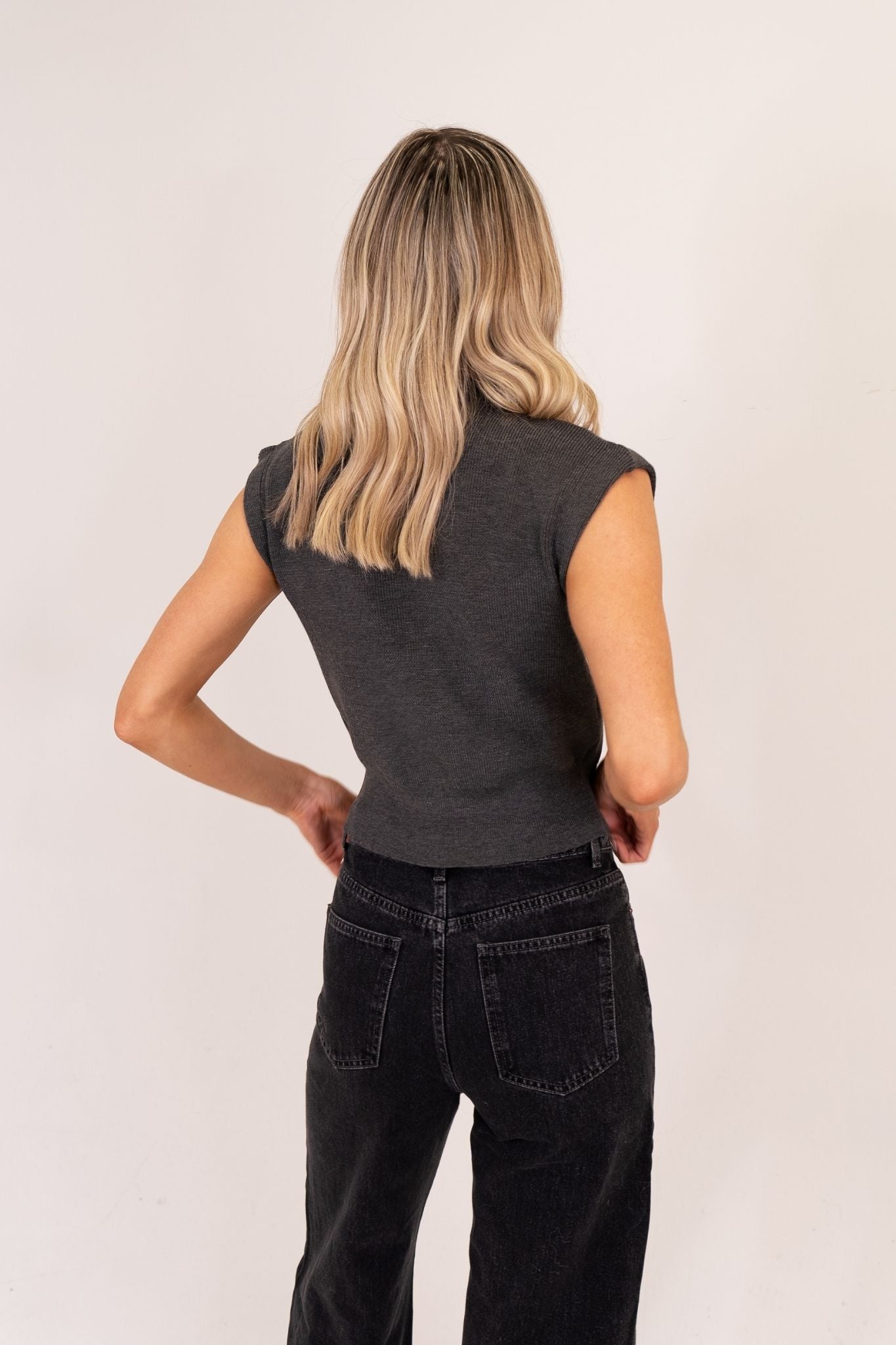 Lila Sleeveless Knit In Grey