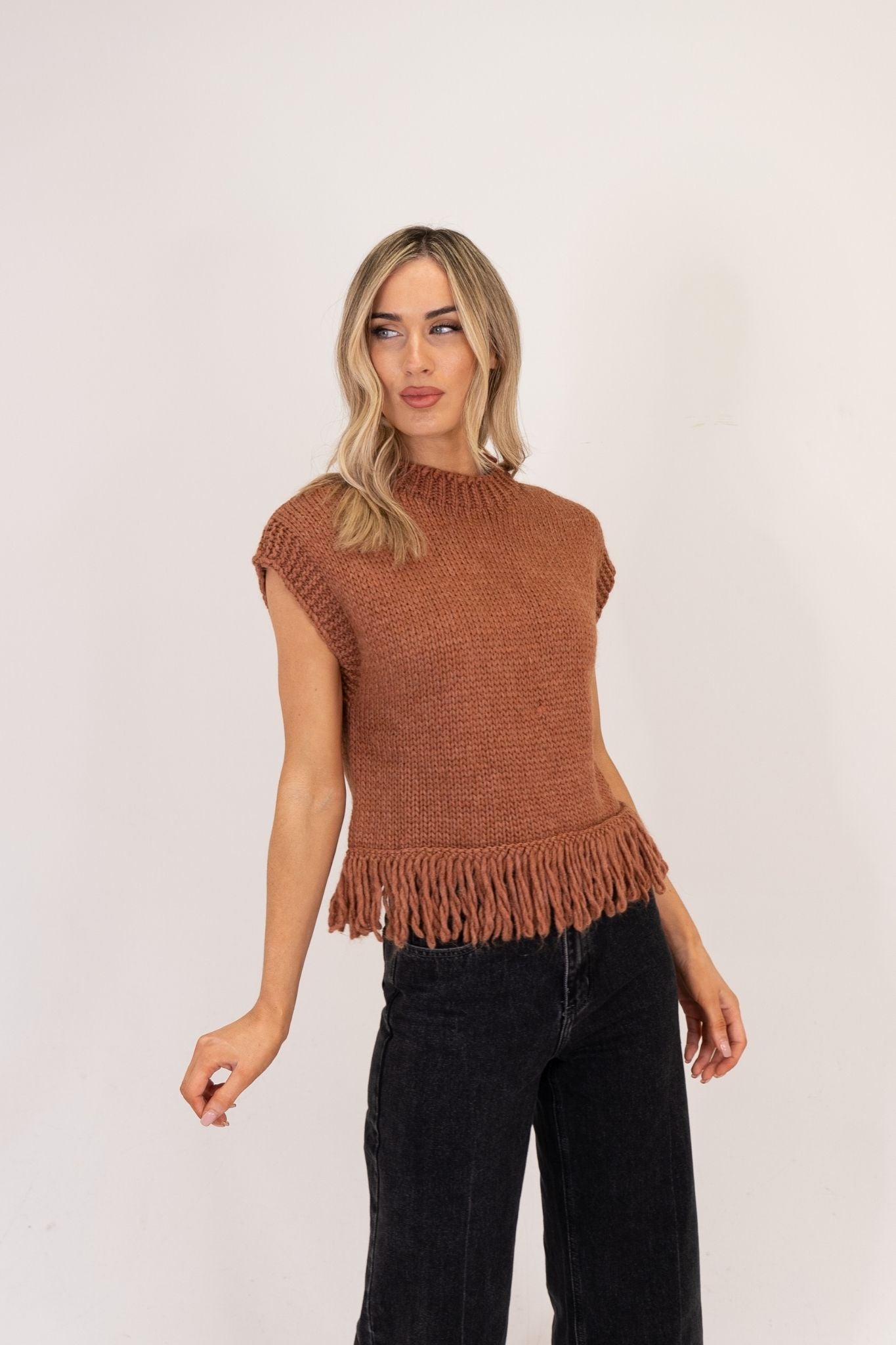 Leah Sleeveless Fringed Knit In Rust