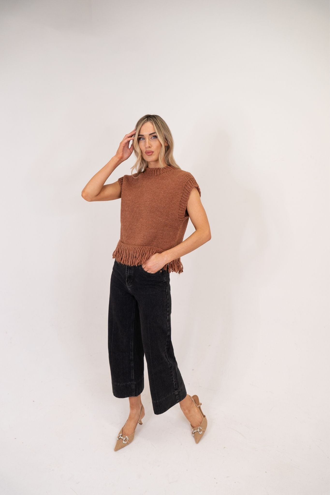 Leah Sleeveless Fringed Knit In Rust