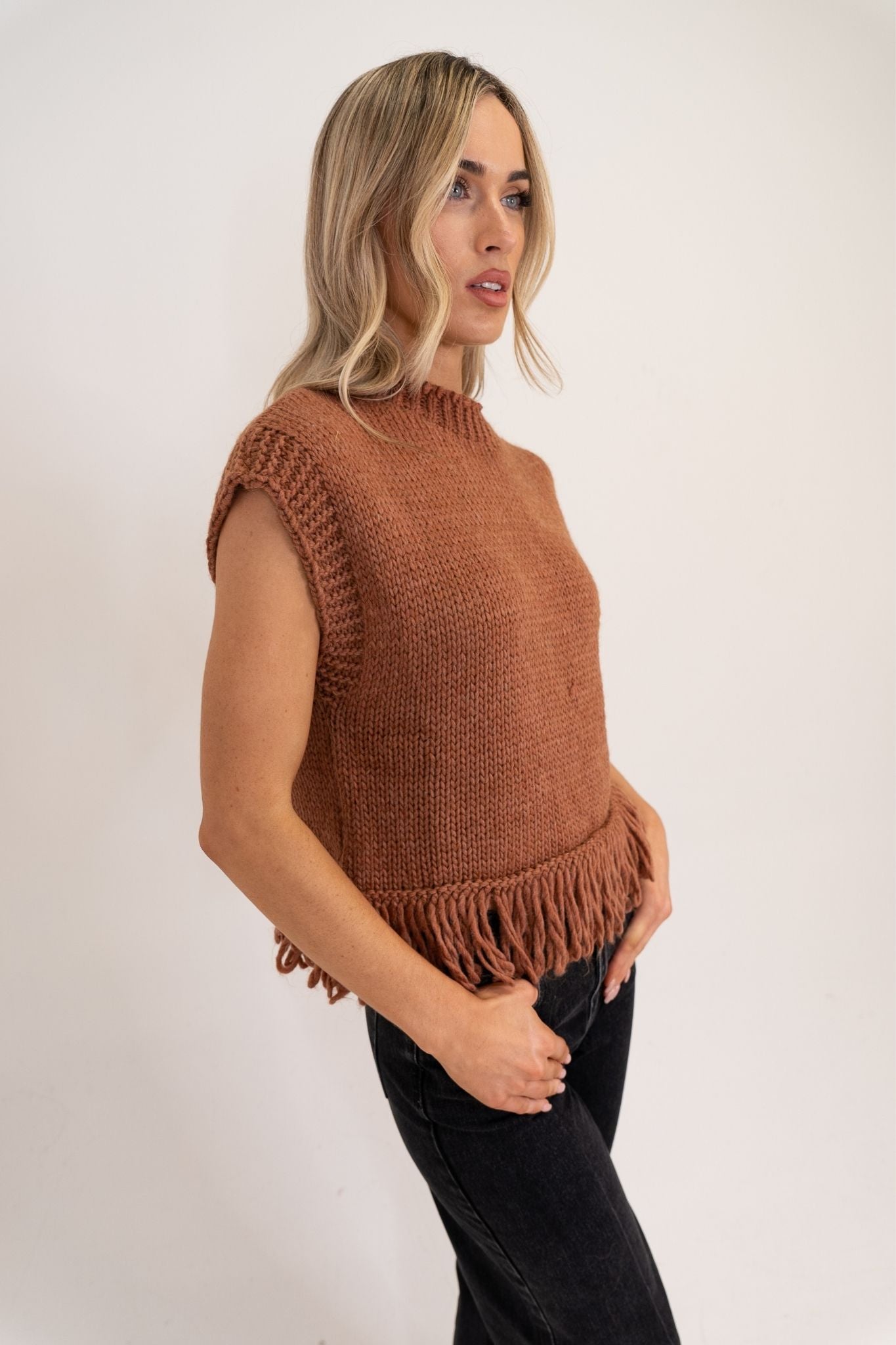 Leah Sleeveless Fringed Knit In Rust