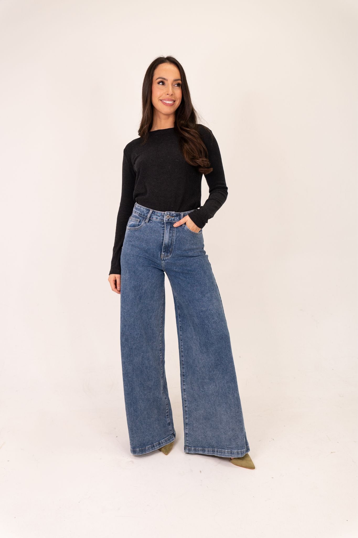 Lynne Extra Wide Leg Jeans In Mid Wash