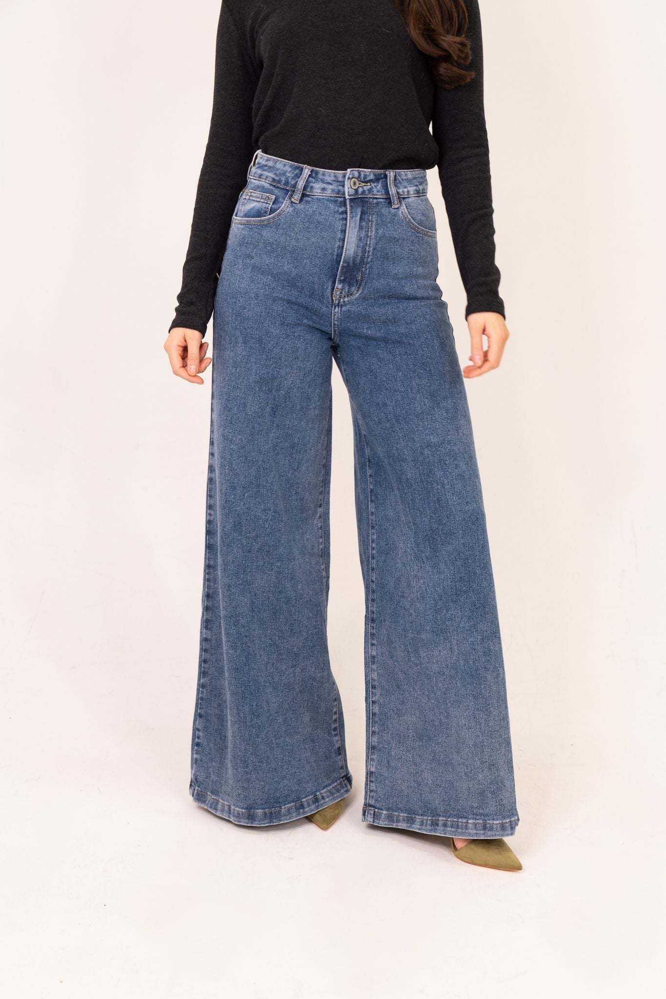 Lynne Extra Wide Leg Jeans In Mid Wash