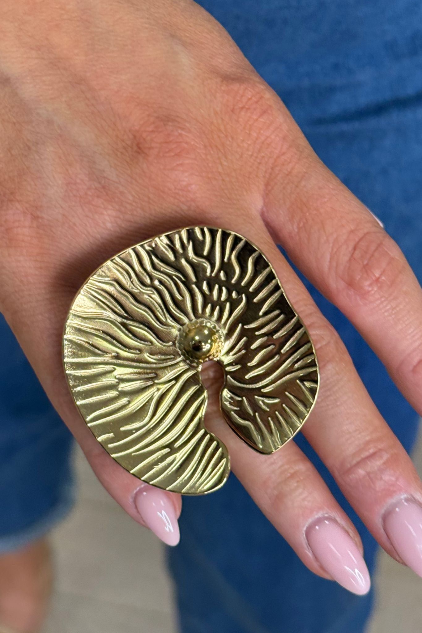 Olive Large Floral Ring In Gold