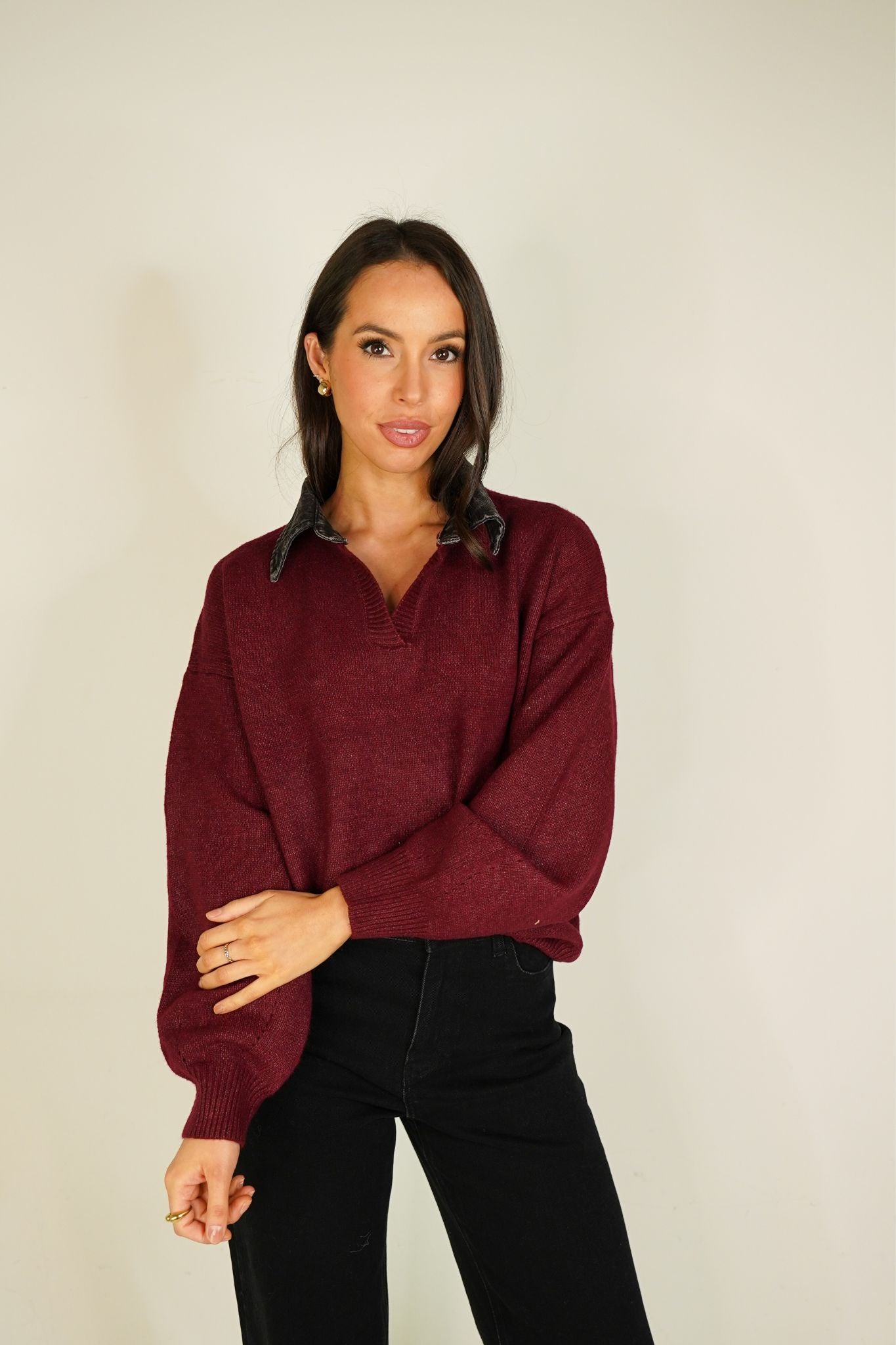 Kendra Contrast Collar Jumper In Bordeaux