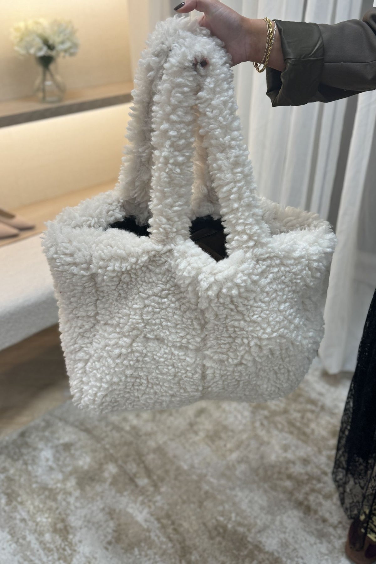 Kiera Textured Tote Bag In Cream