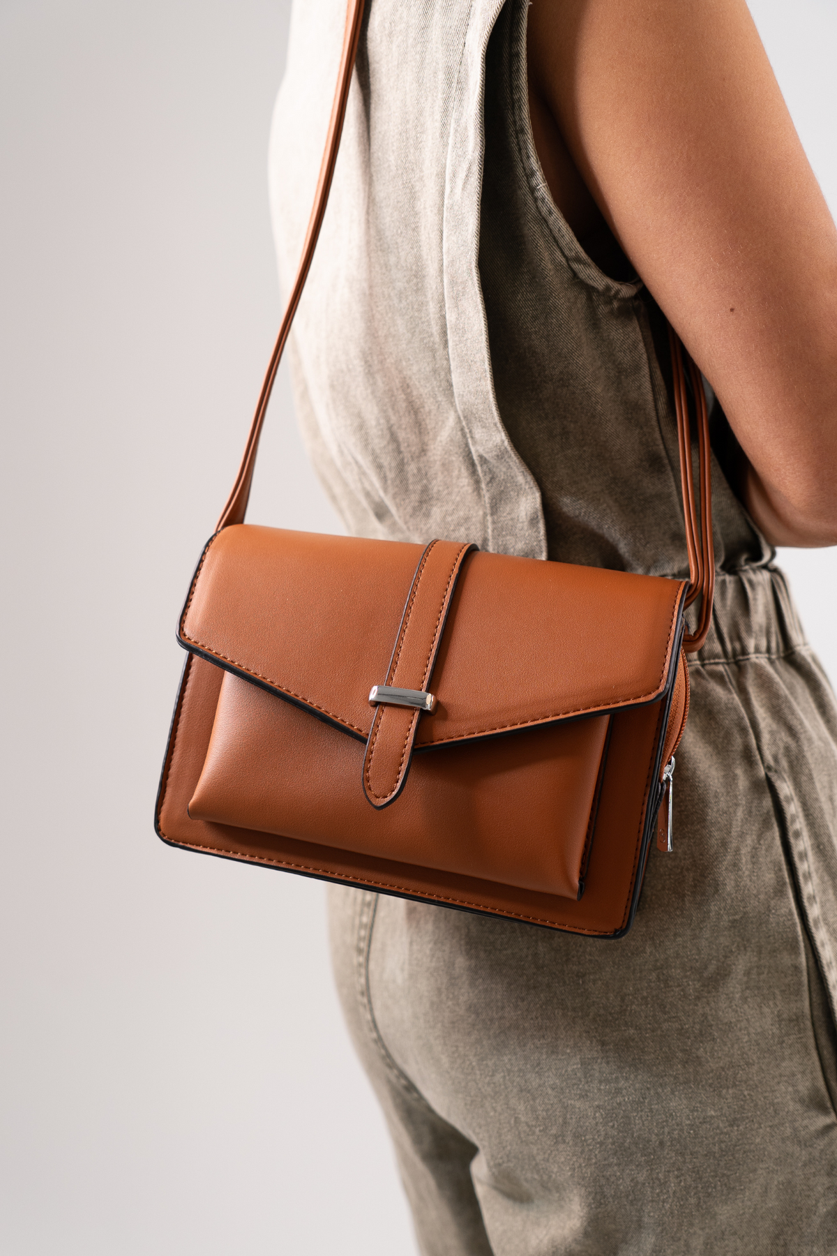 Polly Shoulder Bag In Camel