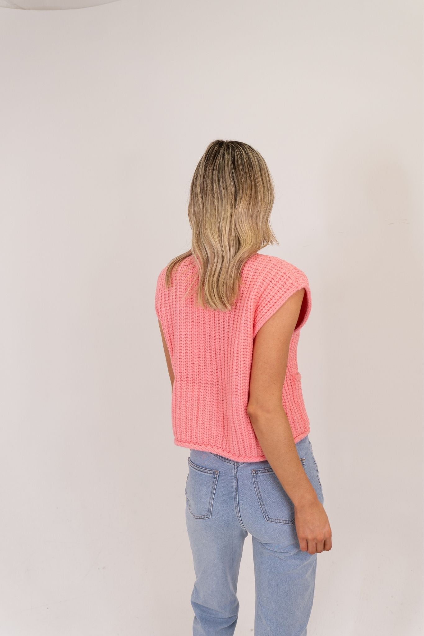 Kendra Sleeveless Ribbed Cardigan In Rose Pink