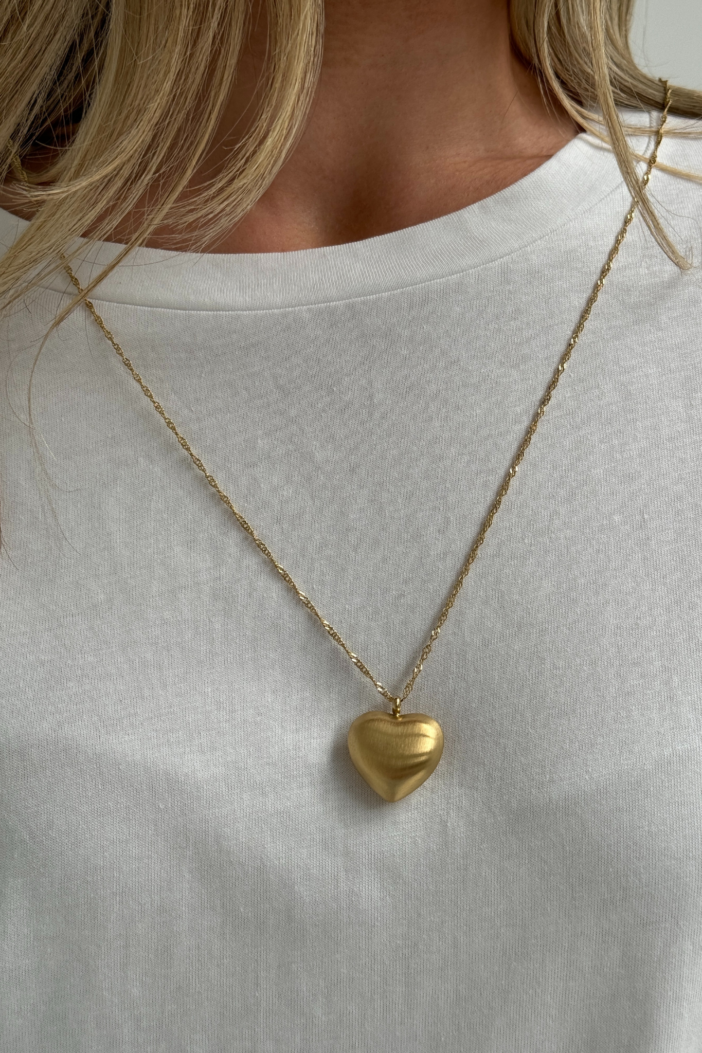Polly Brushed Heart Necklace In Gold