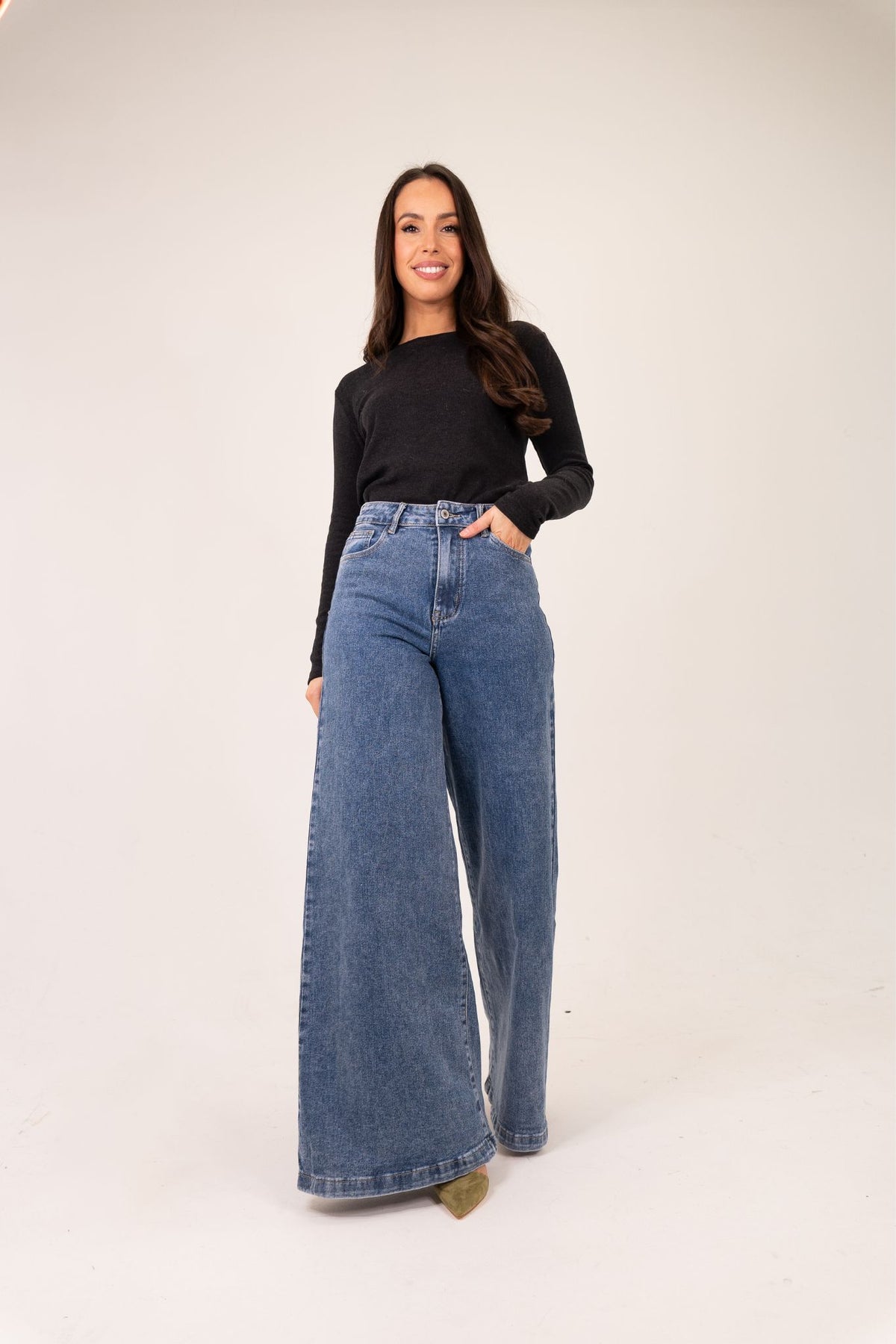 Lynne Extra Wide Leg Jeans In Mid Wash