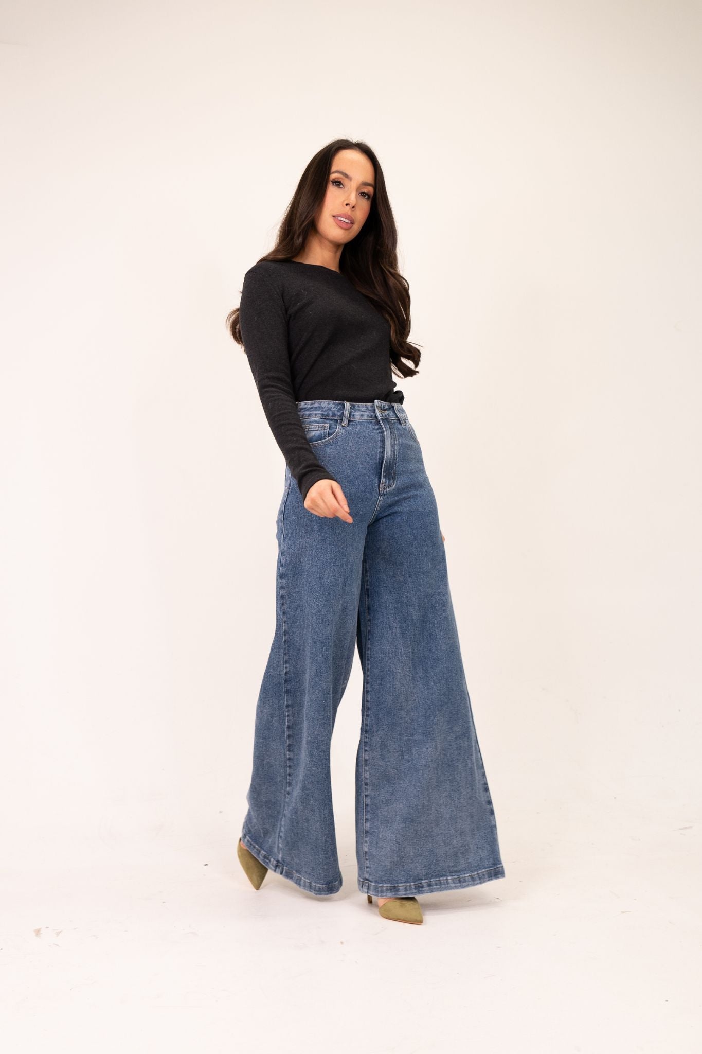 Lynne Extra Wide Leg Jeans In Mid Wash