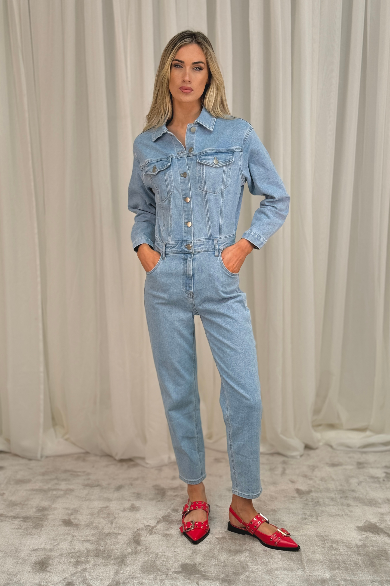 Lynne Mom Fit Jumpsuit In Light Wash