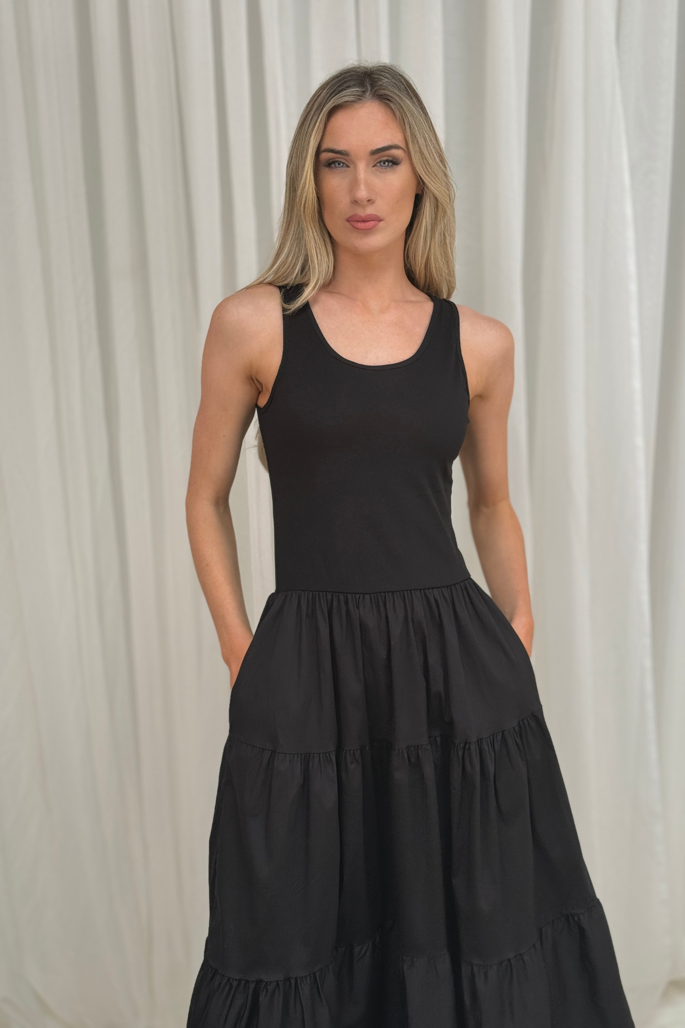 Leona Sleeveless Tiered Midi Dress In Black