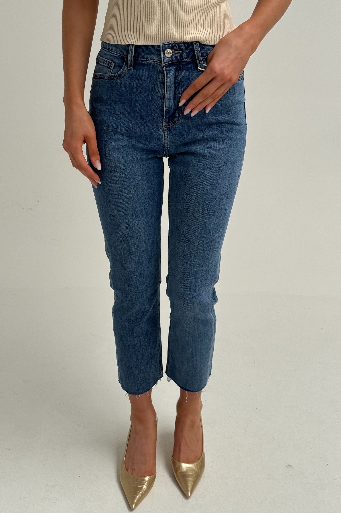 Cindy Mom Fit Jean In Mid Wash