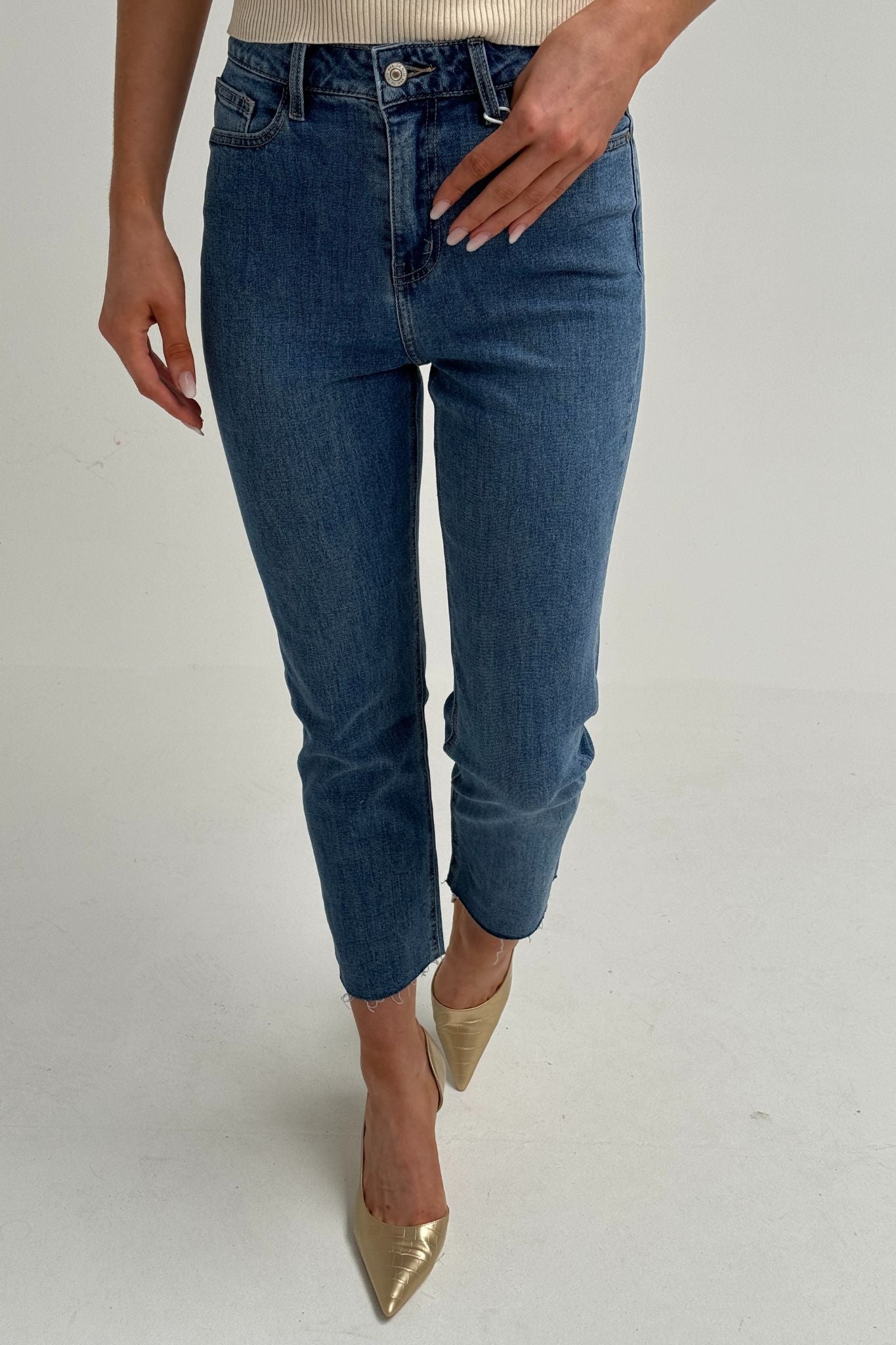 Cindy Mom Fit Jean In Mid Wash