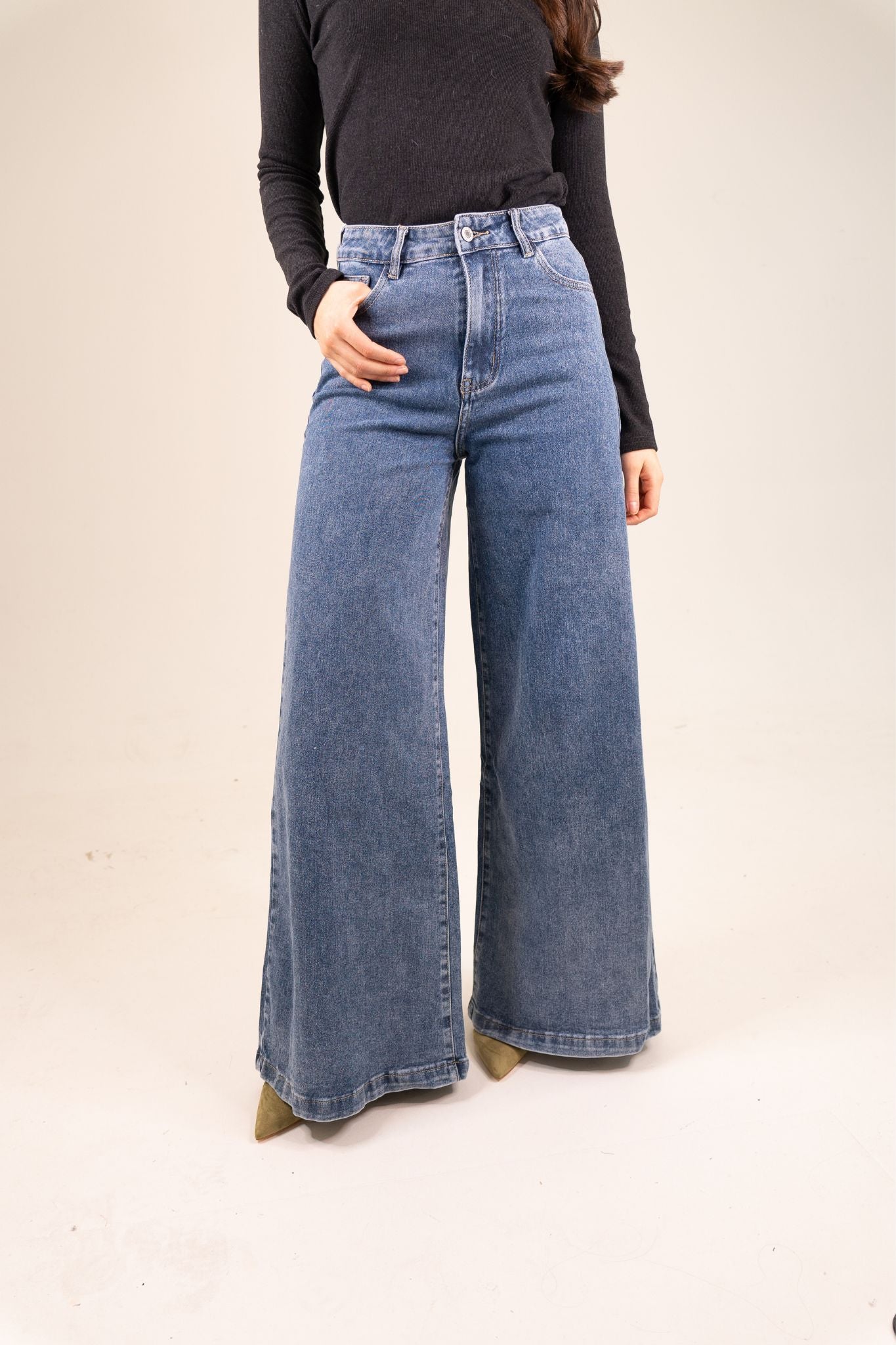 Lynne Extra Wide Leg Jeans In Mid Wash