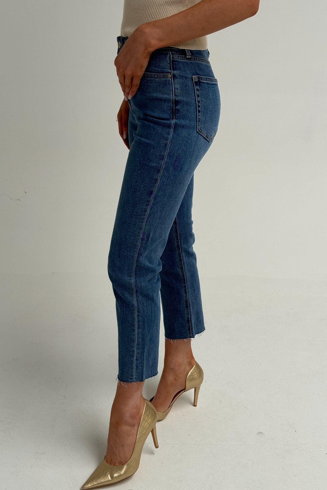 Cindy Mom Fit Jean In Mid Wash