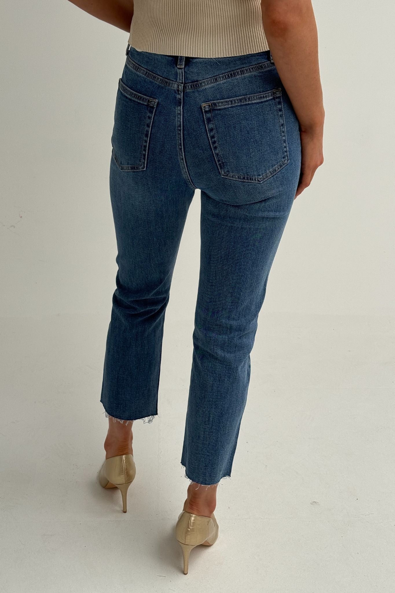 Cindy Mom Fit Jean In Mid Wash