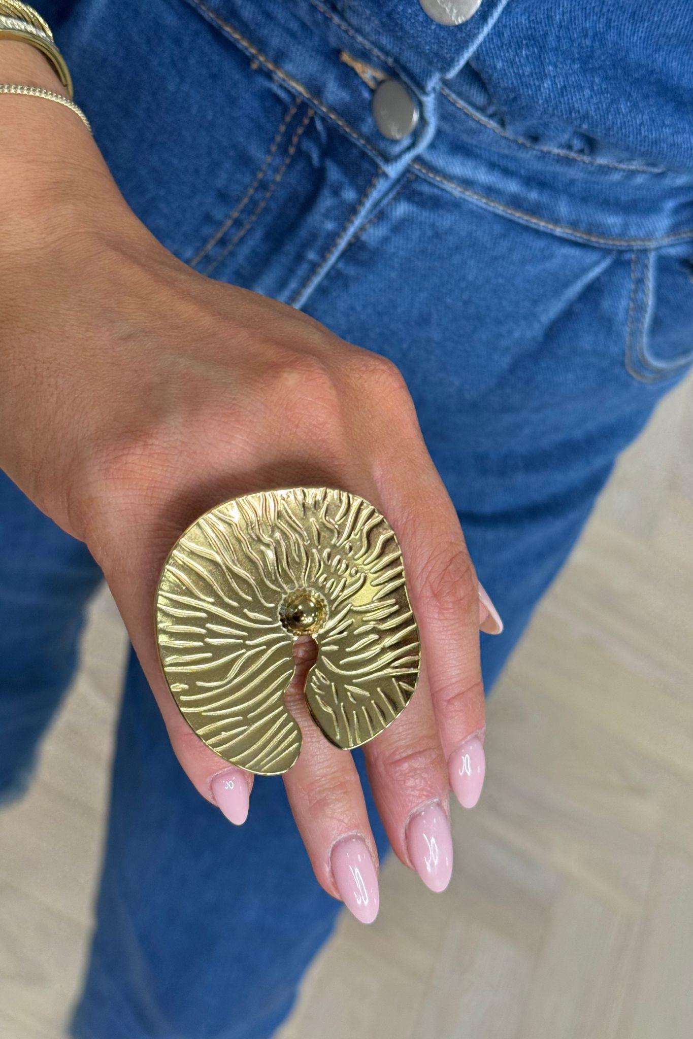 Olive Large Floral Ring In Gold