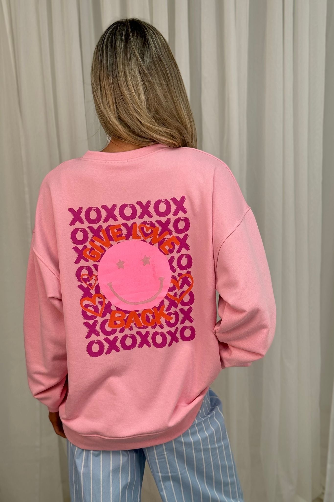 Melanie Smiley Graphic Sweatshirt In Pink