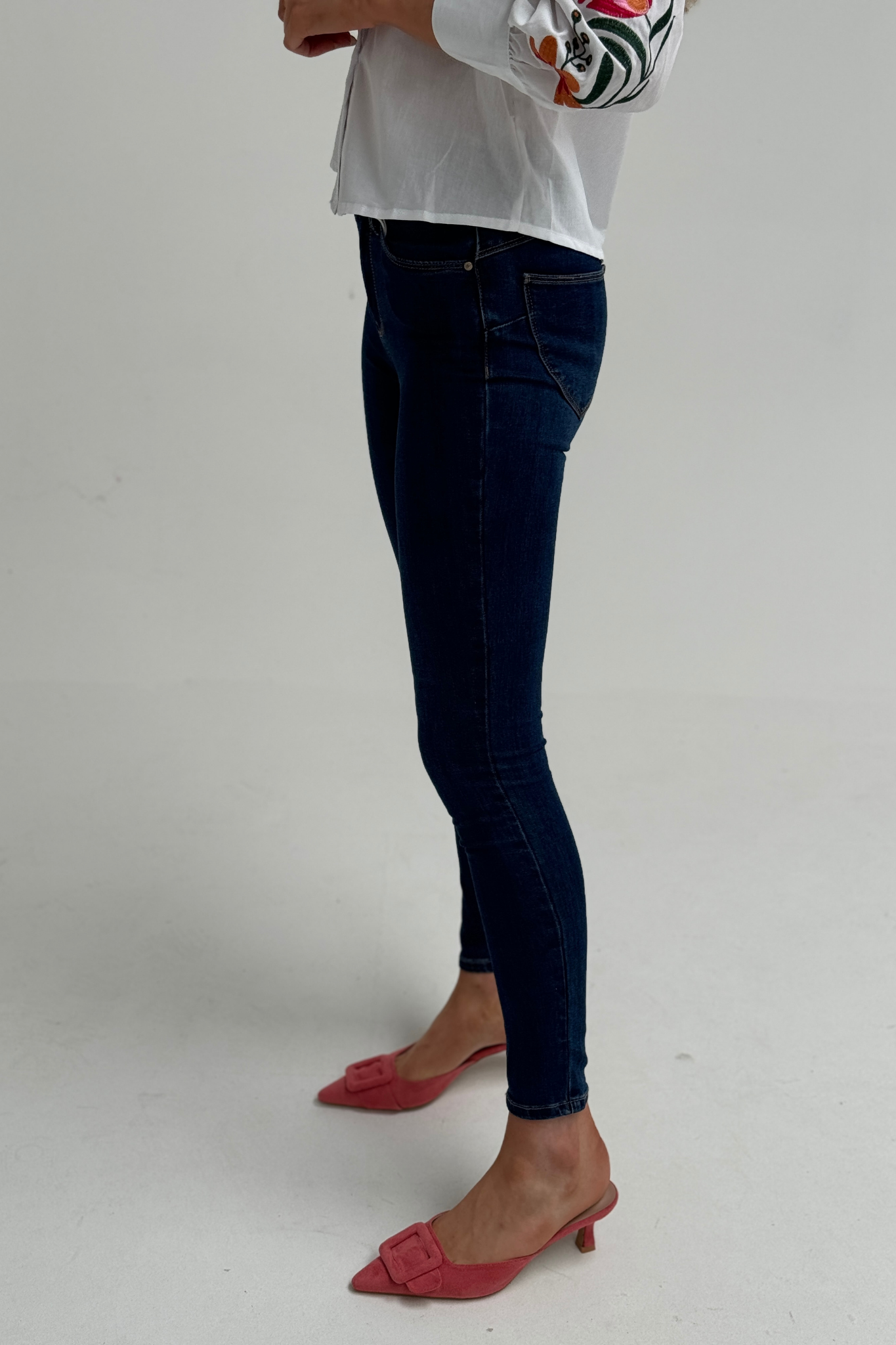 Cindy Bum Lift Skinny Jean In Mid Wash