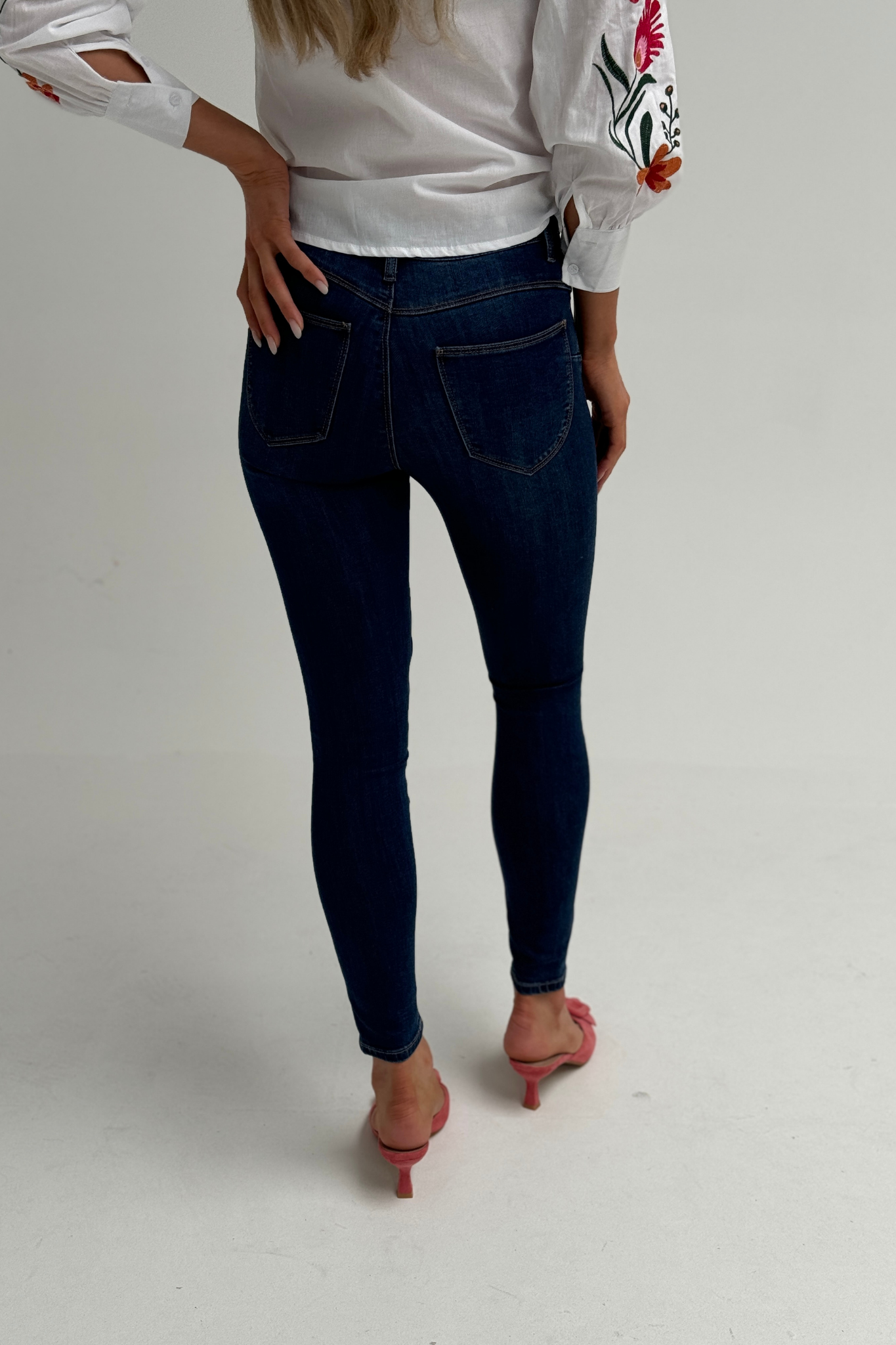 Cindy Bum Lift Skinny Jean In Mid Wash