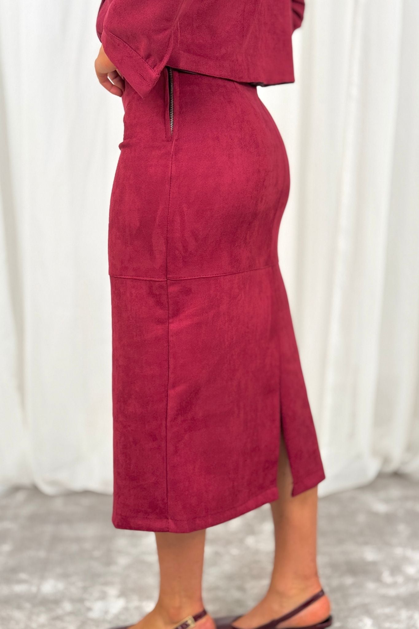 Caitlyn Faux Suede Midi Skirt In Burgundy