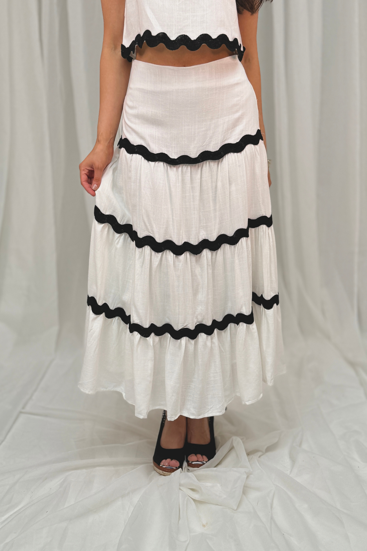 Elsa Contrast Scallop Maxi Skirt In White