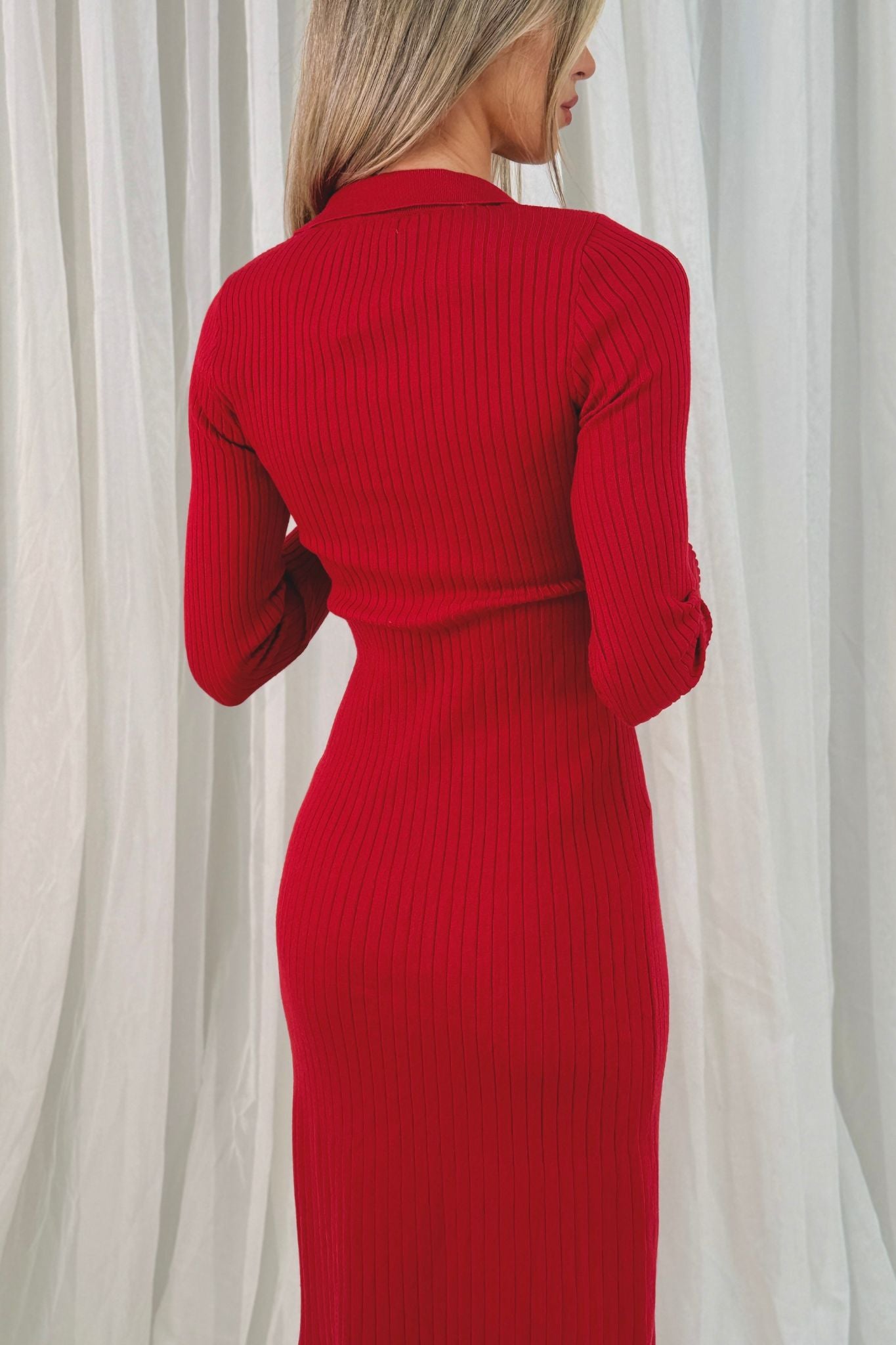 Caitlyn Pleated Dress With Collar In Red