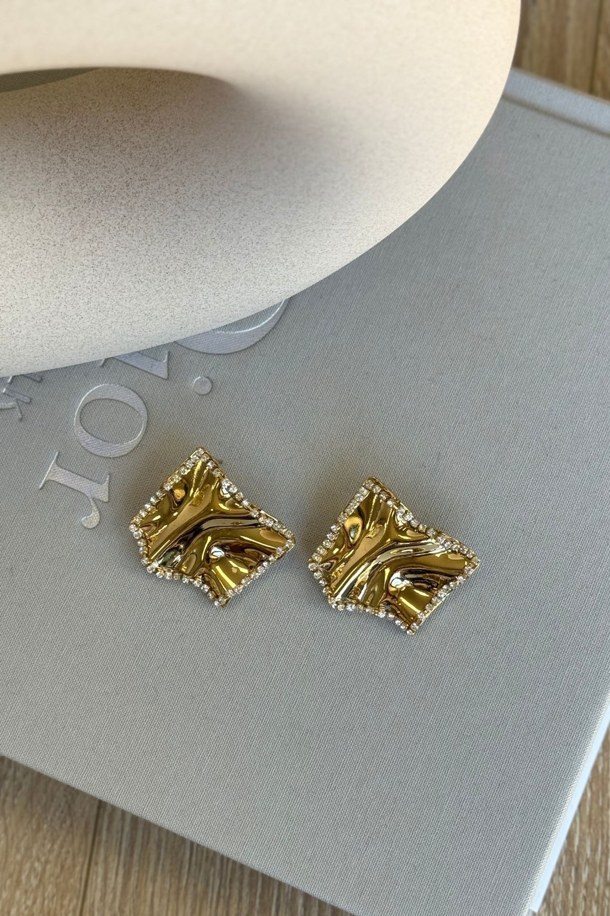 Olive Diamanté Trim Earring In Gold